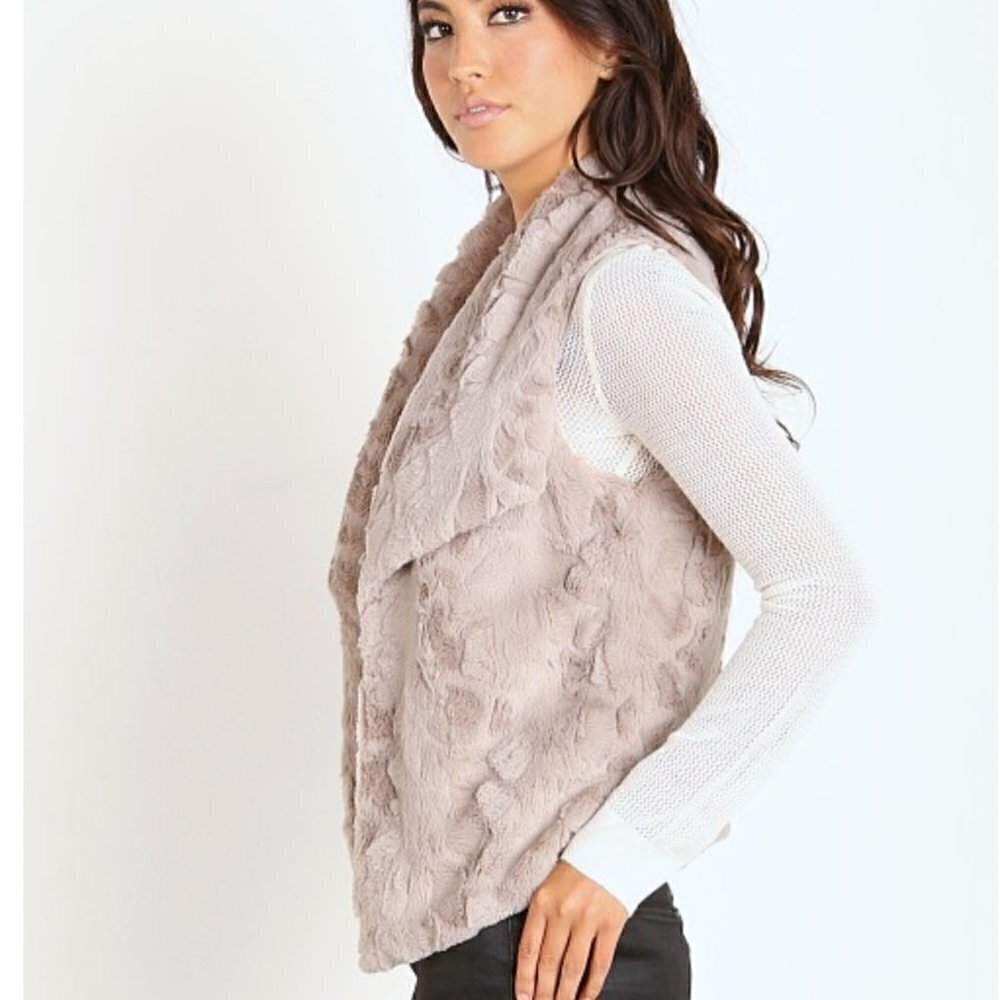 Jack BB Dakota Women's Size Small Elektra Faux Fur Vest Wheat Beige Animal Print